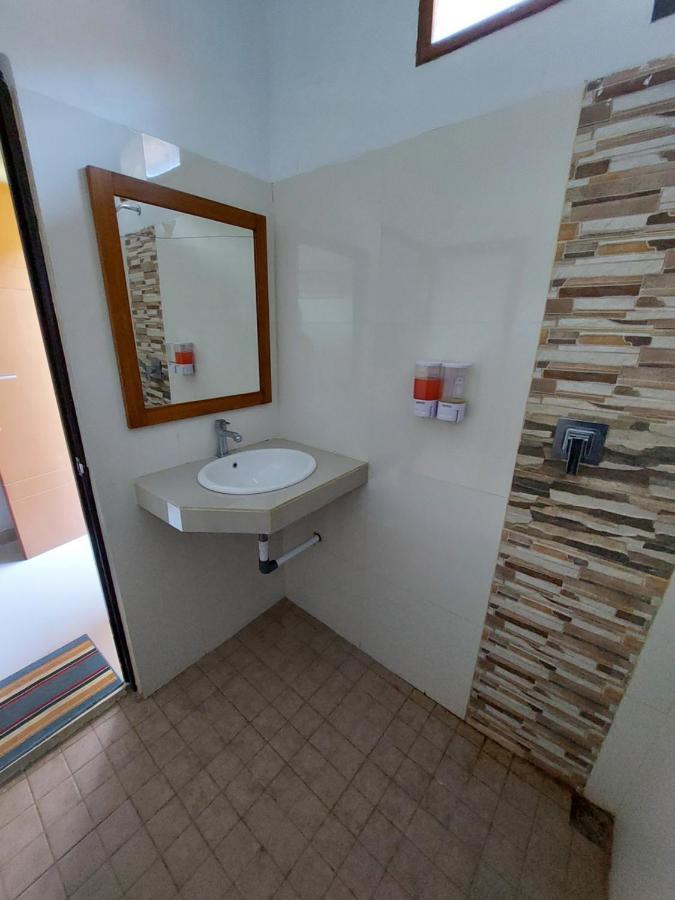 Oasis Hotel Ampana Екстер'єр фото